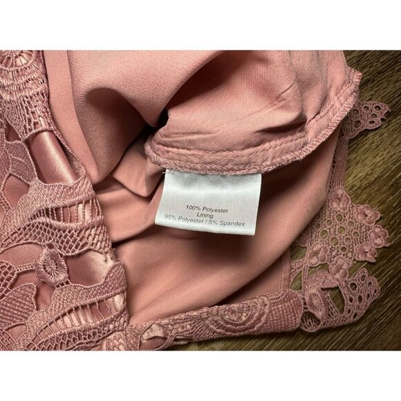 Rachel Parcell Windsor Dress in Mauve Berry Size Small Bell Sleeve Midi Lace - Picture 4 of 11